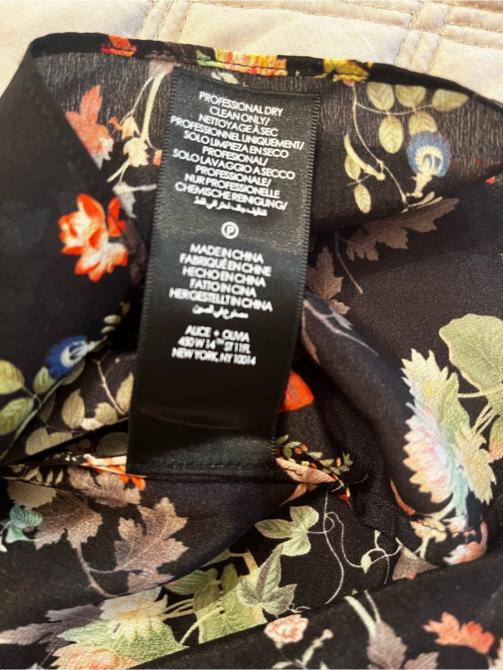 Alice + Olivia Twisting Vines Floral Ruffle Front Flutter Sleeve Sz M MSRP $295 - Picture 11 of 12